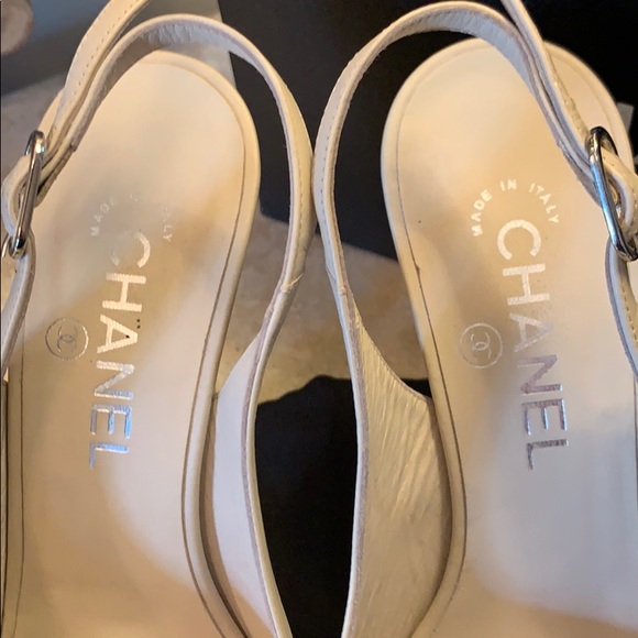 CHANEL open toe heels - Picture 3 of 8